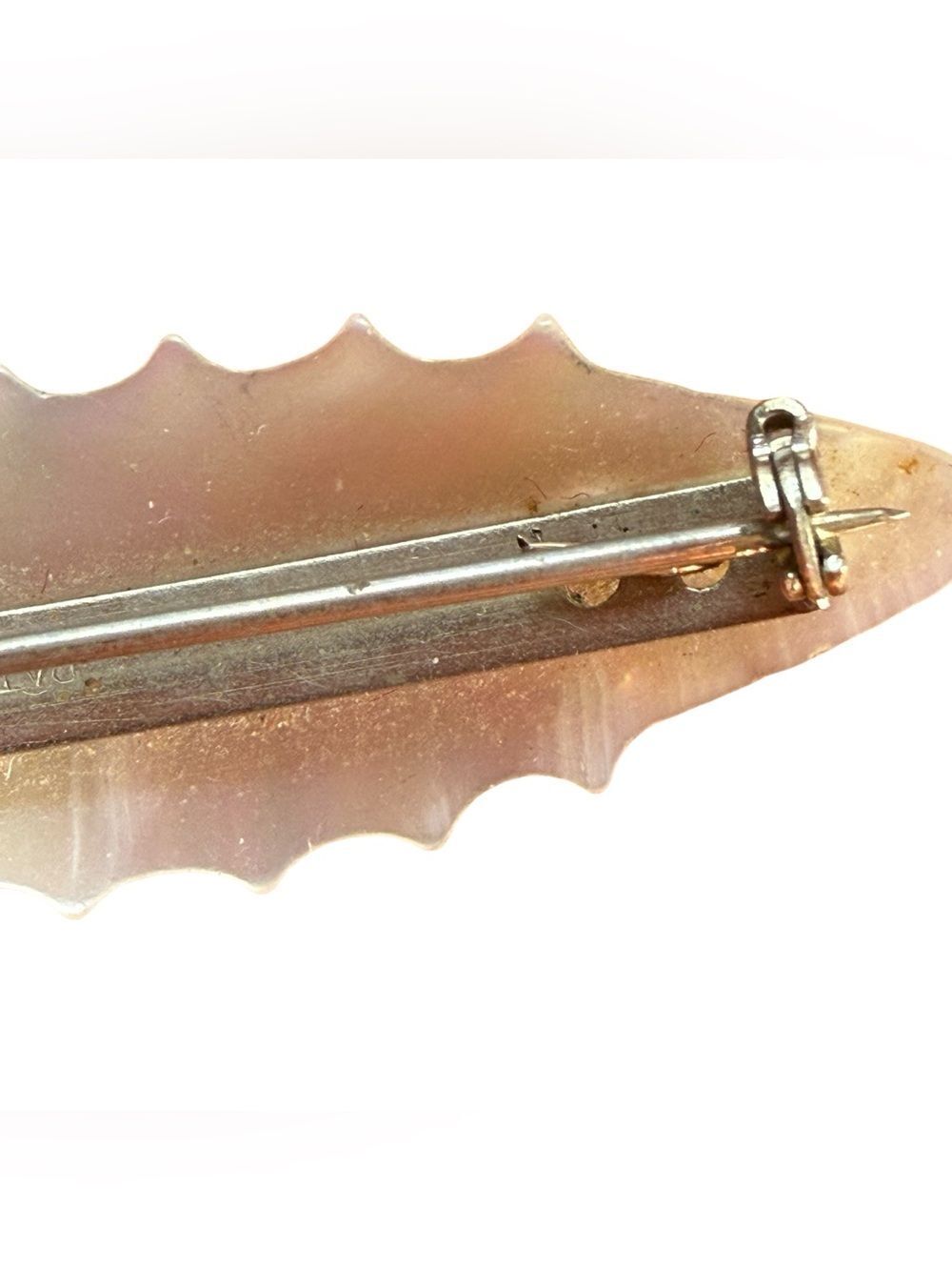 Vintage Mother of Pearl Shell Leaf Brooch Pin Featuring Gold-toned Wire Script - Picture 6 of 9